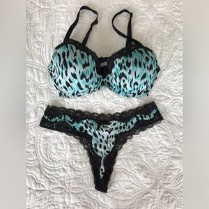 Vintage Y2K Betsy Johnson Teal and Black Animal Print Bra & Panty Set 36D/Medium